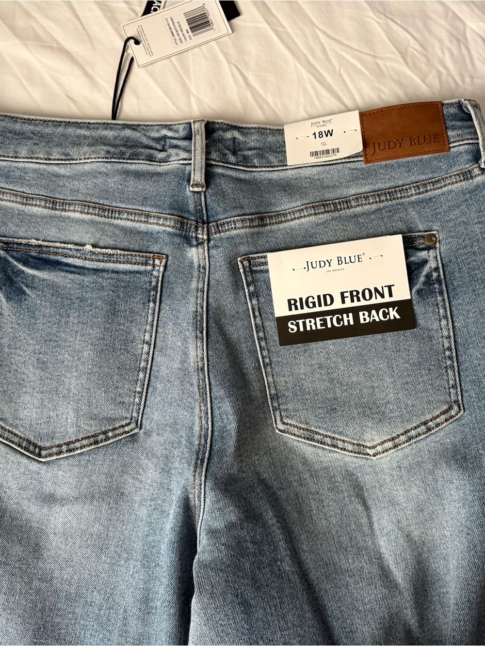 Judy Blue rigid front, stretch back mid rise 18W - Picture 2 of 5